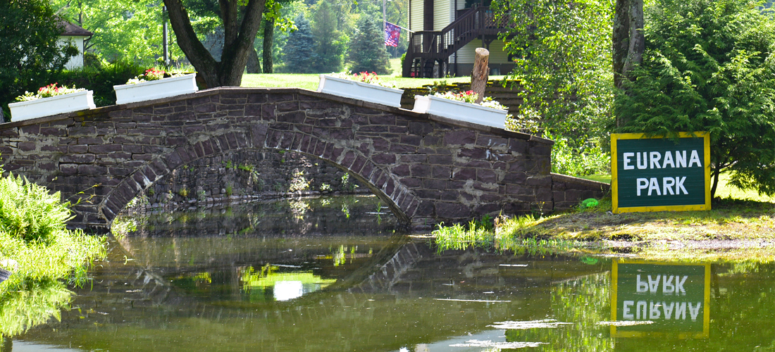 Eurana Park water, sign and walking bridge