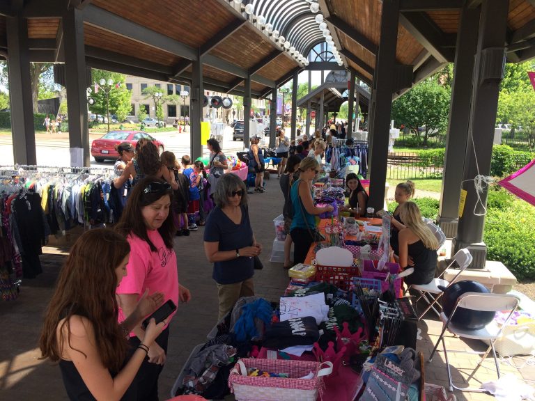 Sidewalk Sale Highland Park Chamber of Commerce