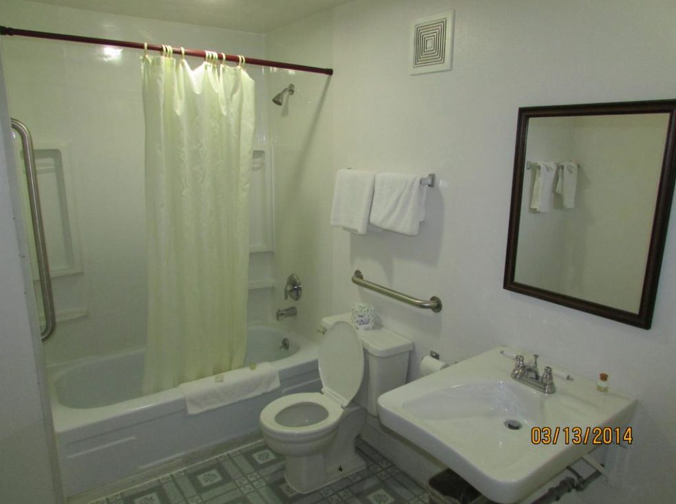 Western Inn Bathroom 2