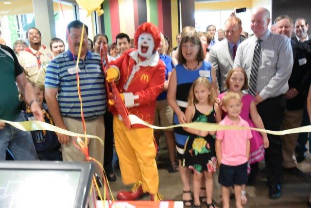McDonalds Lake Street Ribbon Cutting 7-18-2017 040 (004) McDonalds Lake Street Ribbon Cutting