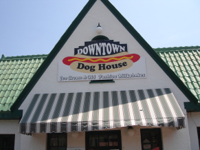 DSC01962_291x218 downtown doghouse