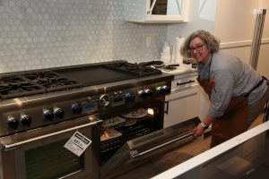 #7806 KAM Appliances Chef Linda Davey