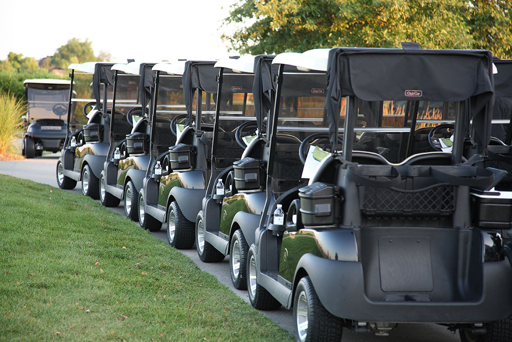 Golf-Outing-Blog-Art--Row-of-Golf-Carts-at-Mac-Legends-2015-GENERIC-shot