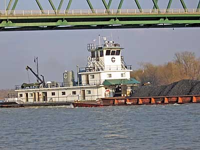 444_400x300 ship coming through channel