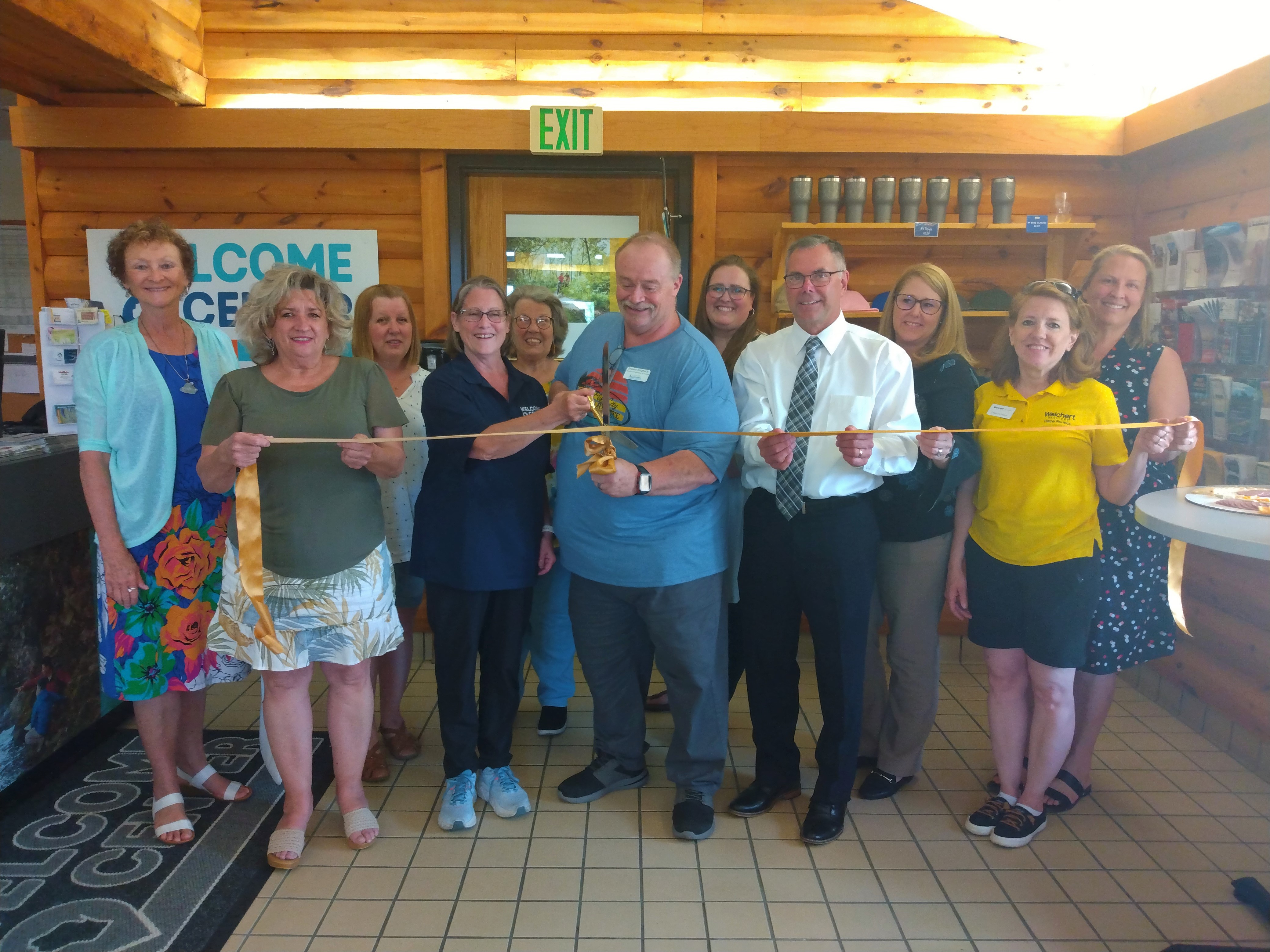 Shawn Katzbeck (Center), Carla Gill (Center Left), Mayor Genisot (Center Right) cutting the ribbon!