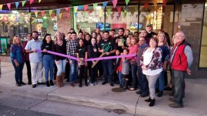 Photo of Papas & Wings staff at ribbon cutting