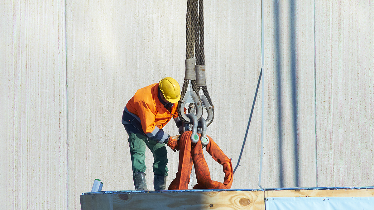 Crane signaling and rigging