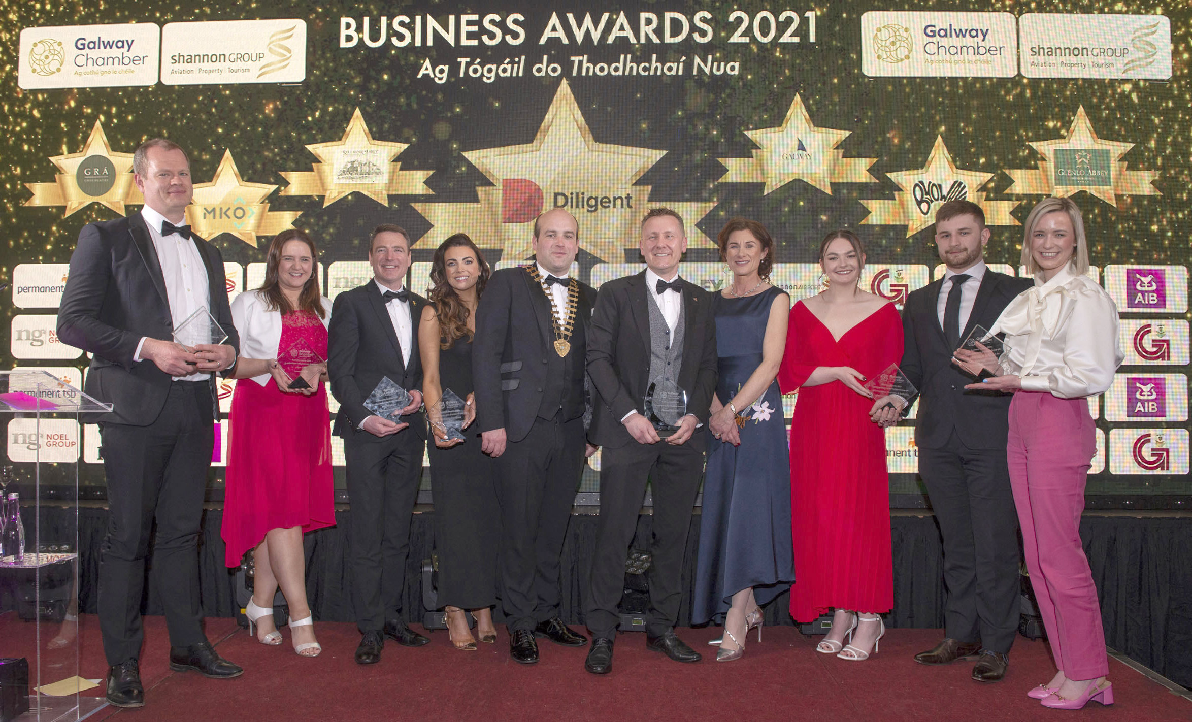 Award winners Conor Coyne, Kylemore Abbey, Regina Madden, MKO, Dan Murphy, Galway Bay Hotel, Leanne McCafferty, Glenloe Abbey, Aengus Burns, President, Galway Chamber, Mark Tiernan, Diligent, Mary Considine, Shannon Group (main sponsors), Eibhlin O'Riordan and Brandon Blacoe, ByoWave and Gráinne Mullins, Grá Chocolates pictured at the Galway Chamber Business Awards in the Salthill Hotel.
Photo : Murtography