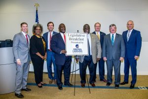 https://growthzonesitesprod.azureedge.net/wp-content/uploads/sites/1673/2020/08/Legislative-Breakfast-34-300x200.jpg
