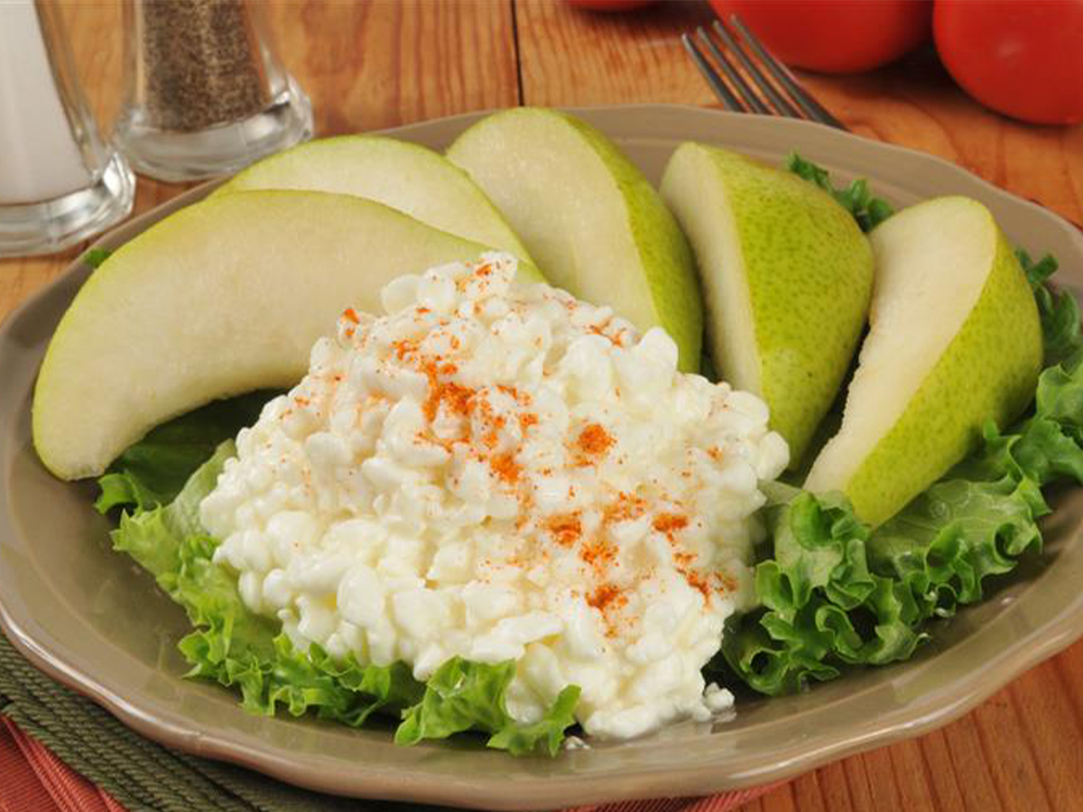 Pears and cottage cheese