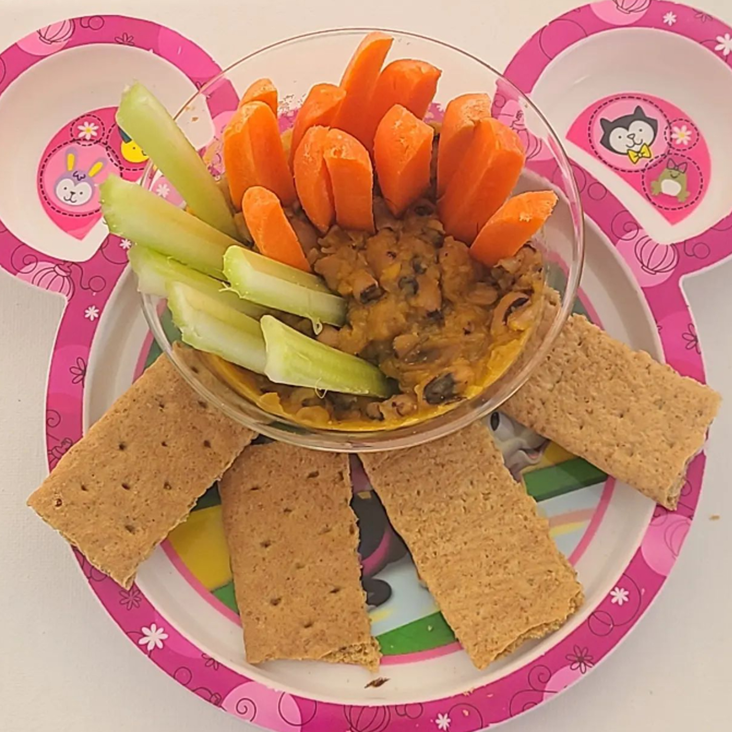 Little Rubies Day Car Black Eyed Peas Dip with Graham Crackers and Veggies
