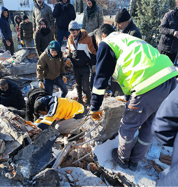 assistência a desastres na Turquia após o terremoto de fevereiro de 2023