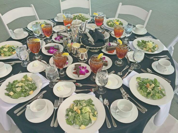 lunch-table with palce settings 300 x 300