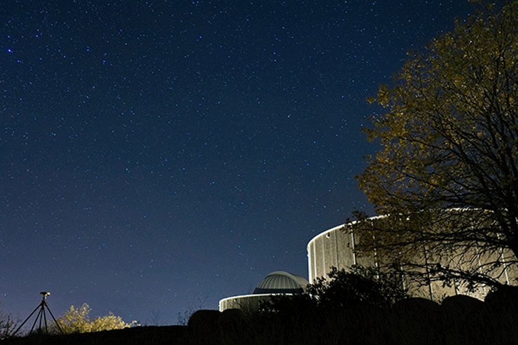 goldendale observatory at night with stars