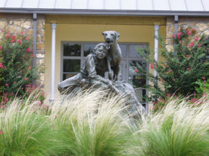 Old Yeller statue