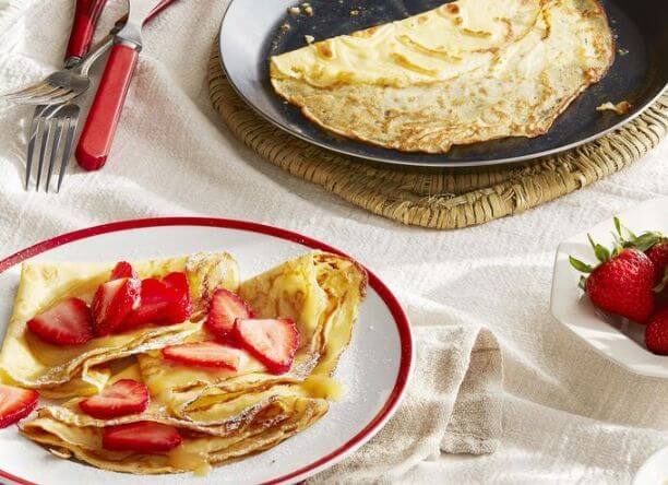 Crepes with Strawberry and Lemon Curd - Country Living