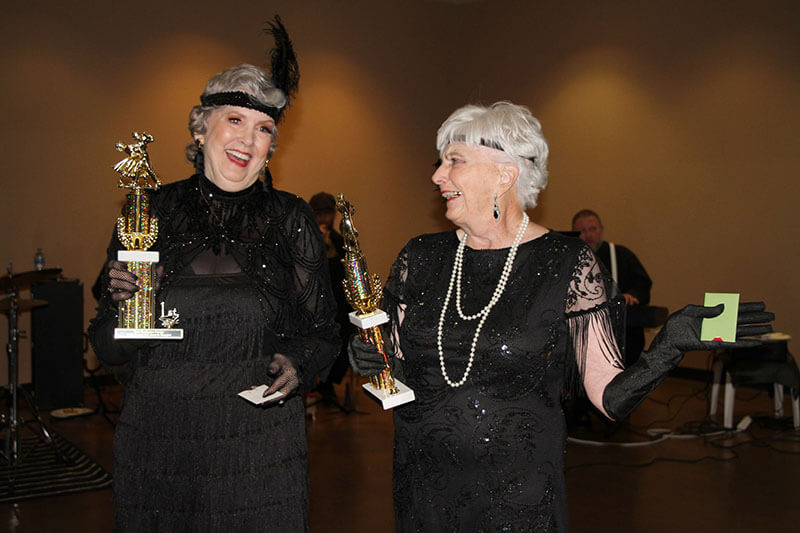 2 ladies with awards at a banquet
