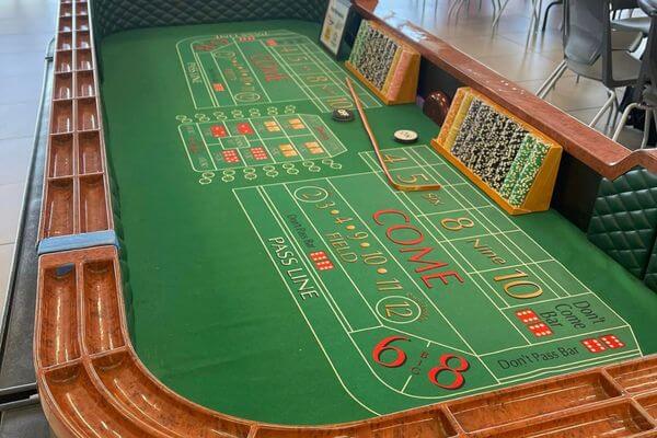 Casino poker table