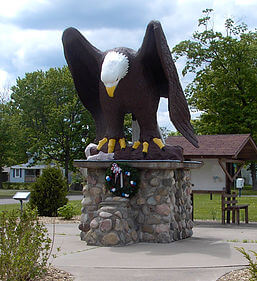 Exif JPEG eagle statue