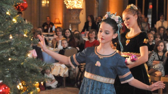 child actresses infront of family audience