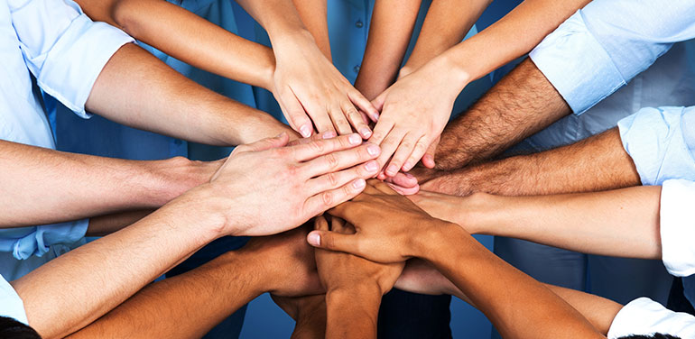 hands-in-the-middle-770 hands-in-the-middle-770