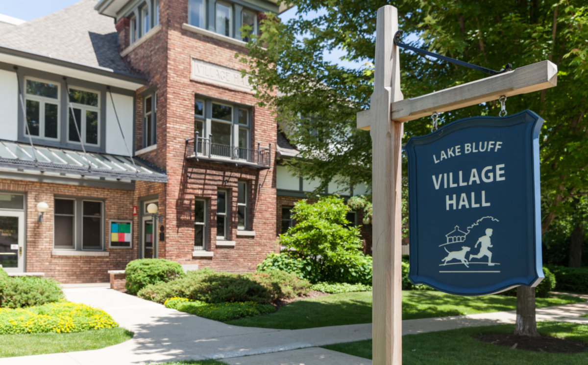 LakeBluff_IL_sign village hall