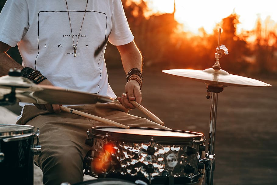 drum-band-drumstick-man